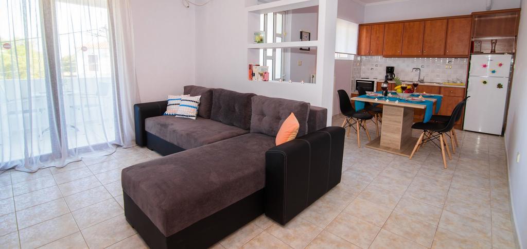 Ostria Apartments Kalamákion Dış mekan fotoğraf